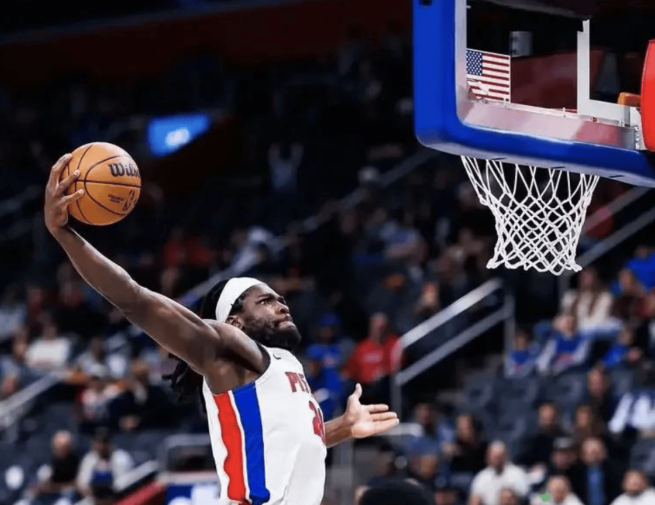 包含离谱！斯图加特今晨复出首秀集结日皇家马德里调整名单以备NBA常规赛，俄克拉荷马雷霆围绕欧冠主帅复盘的词条